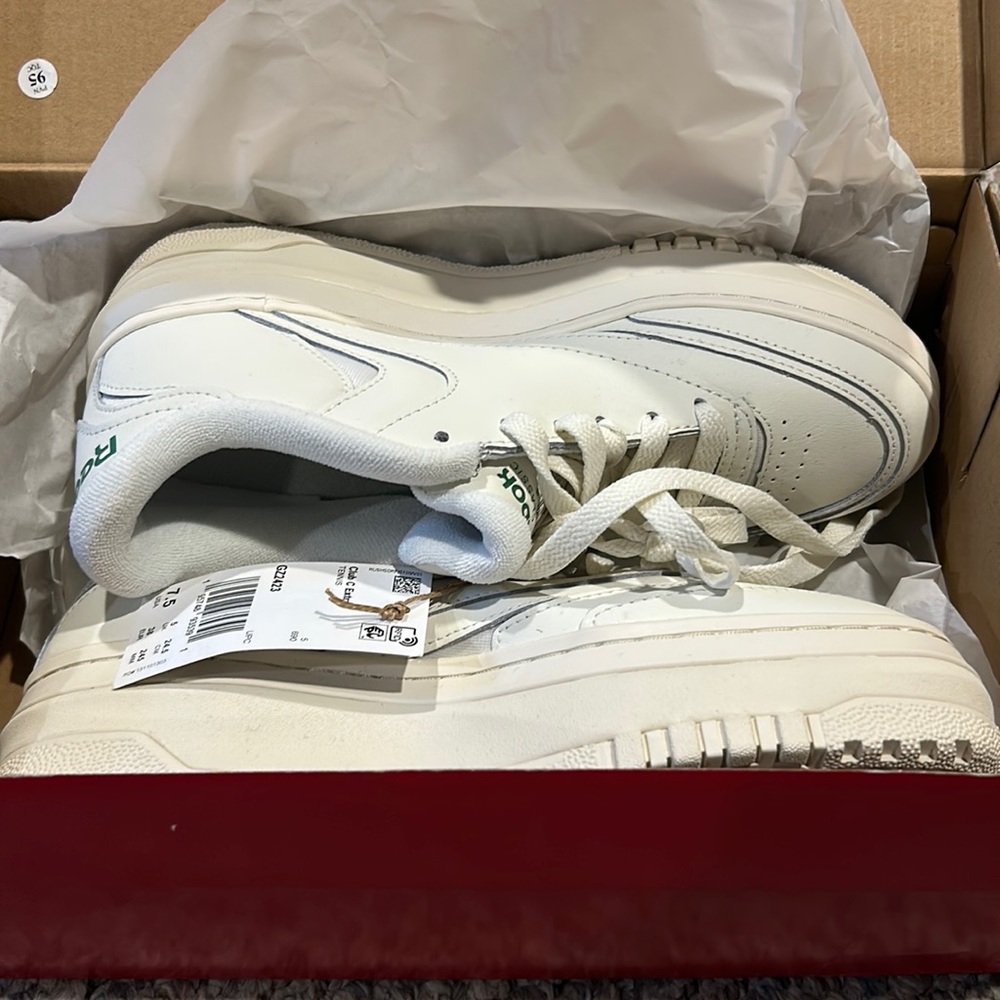 Reebok new with tags Club C Extra platform size 7.5
